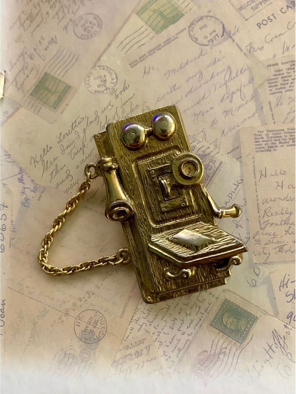 Vintage Retro Gold-Tone Crank Telephone Wall Board Novelty Brooch Pin